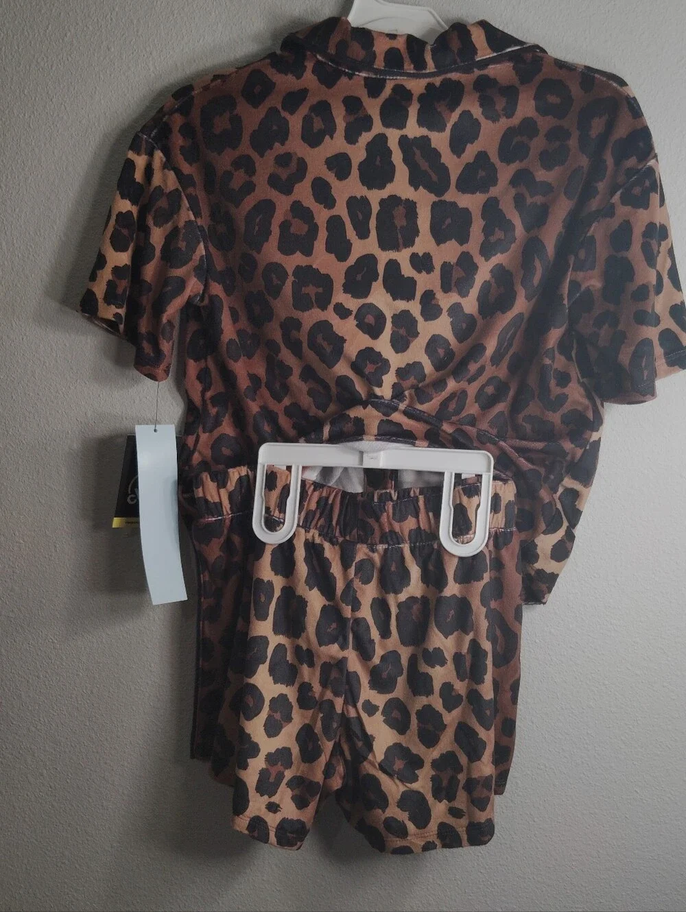 art class leopard print